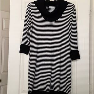 SANDRA DARREN BLACK-WHITE STRIPED SWEATER DRESS